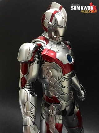Illustration for article titled Incredible Customized Iron Man Figures